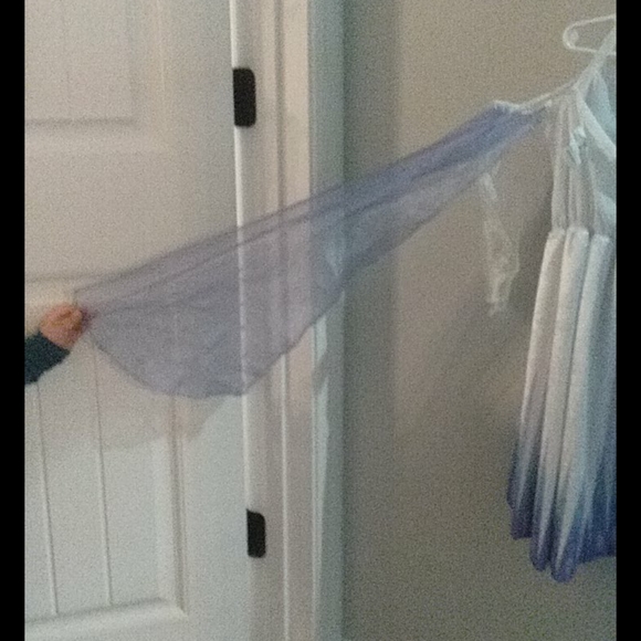 It is a Disney Elsa dress - Picture 4 of 6